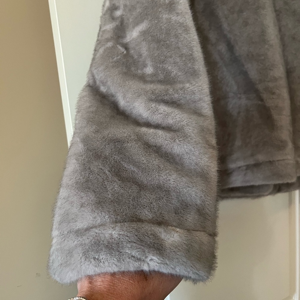 New! Sam Edelman Notched Lapel Women's Gray Faux Fur Coat Size XL - Picture 11 of 15